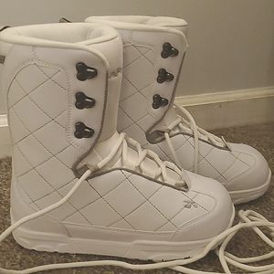 NWOT Women's Snowboard Boots